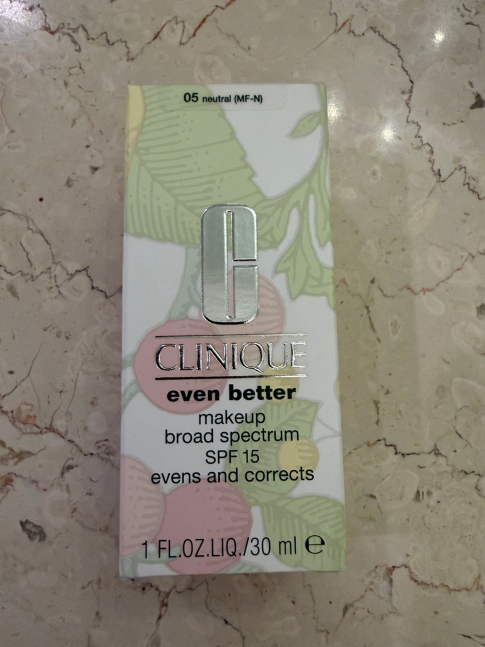 Clinique Even Better Makeup SPF 15 - White & Light Green